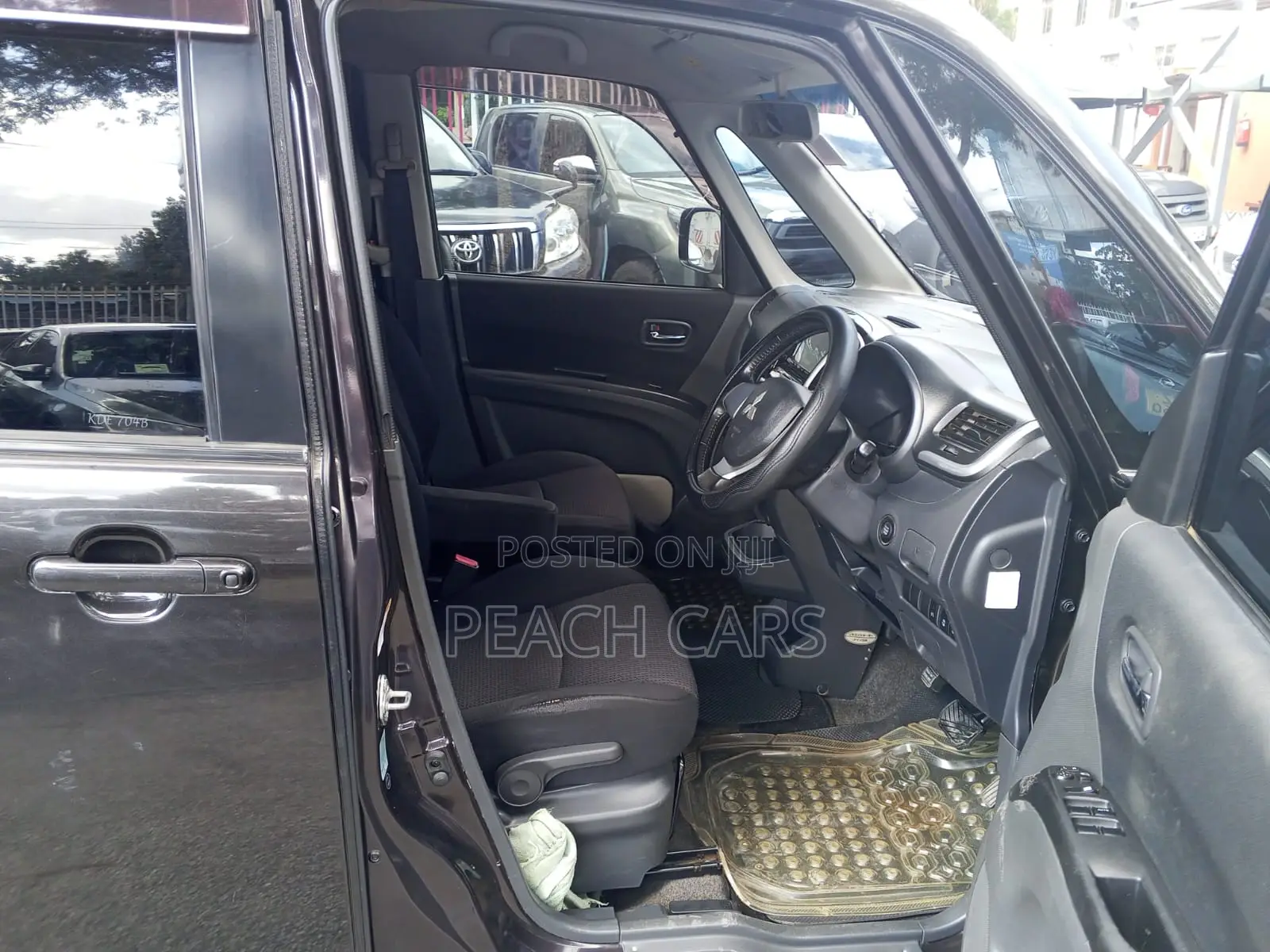 Mitsubishi Delica 2014 Black