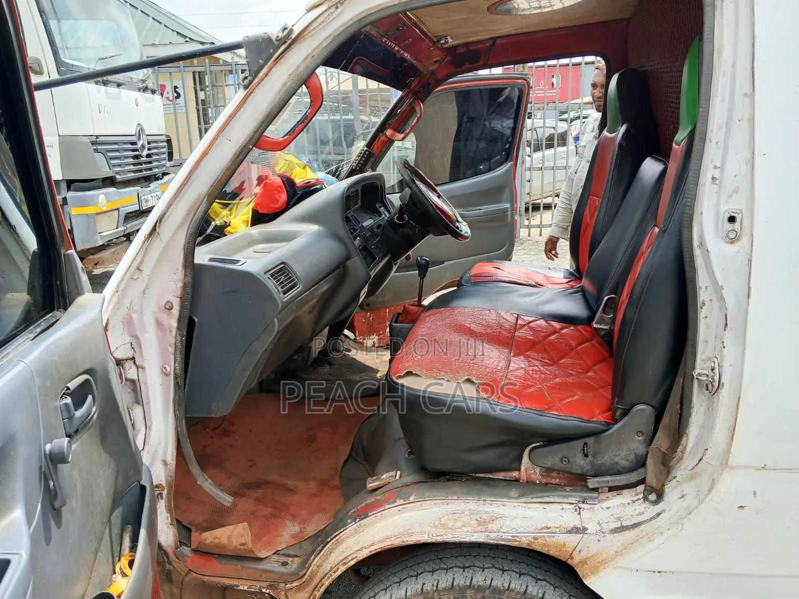 Toyota HiAce 1999 White