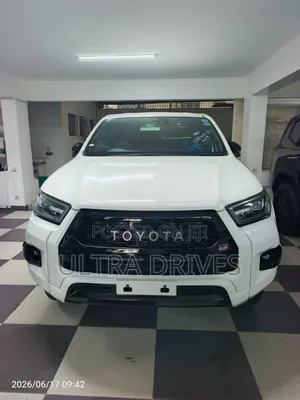 Toyota Hilux 2022 White
