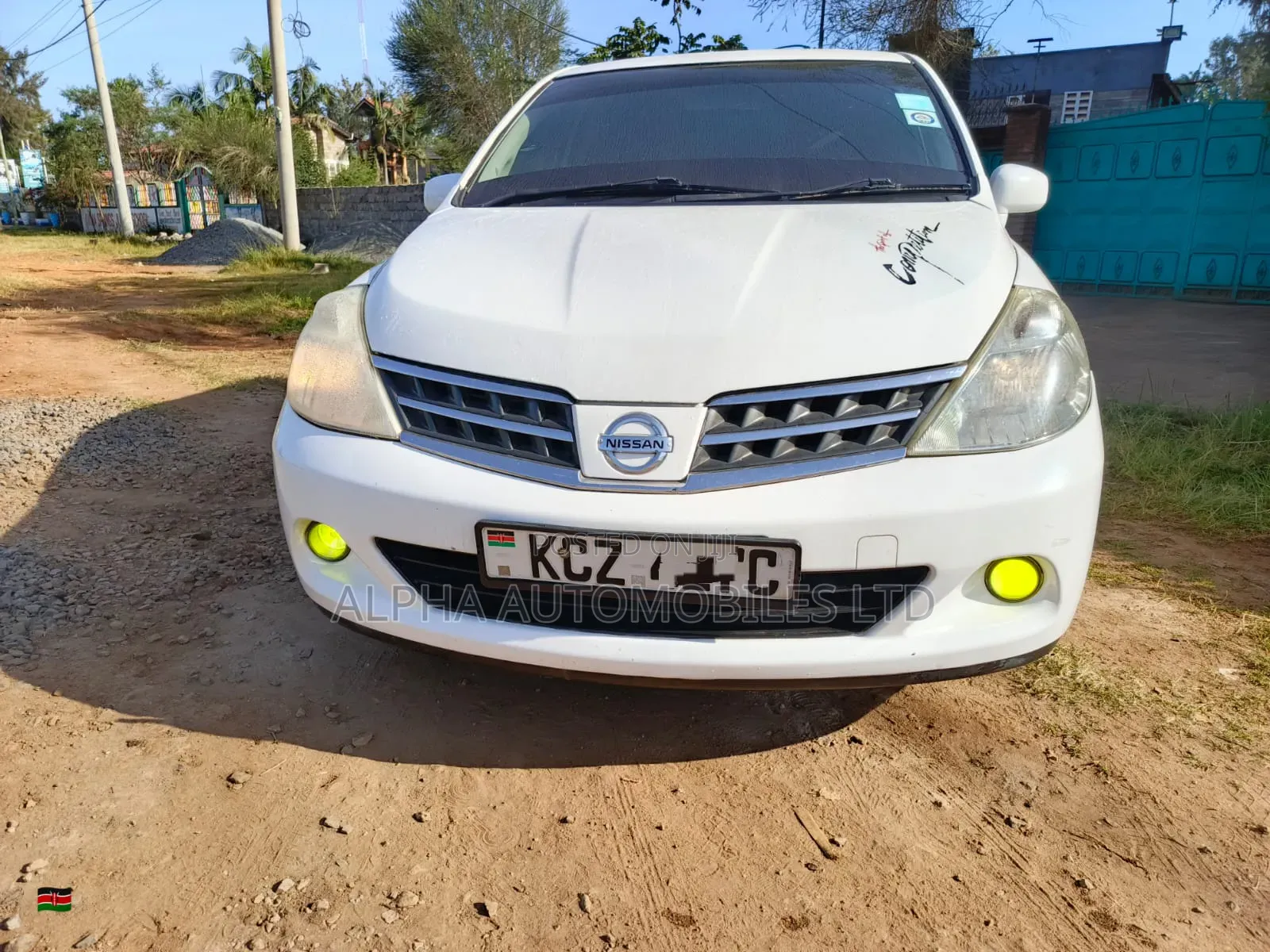 Nissan Tiida 2011 White