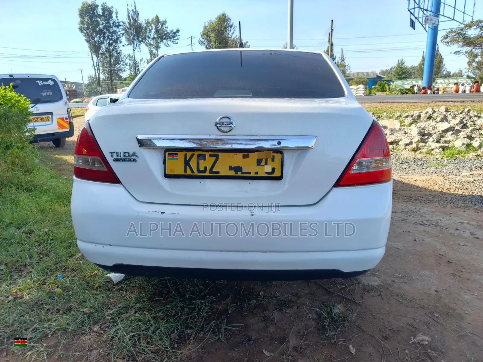 Nissan Tiida 2011 White