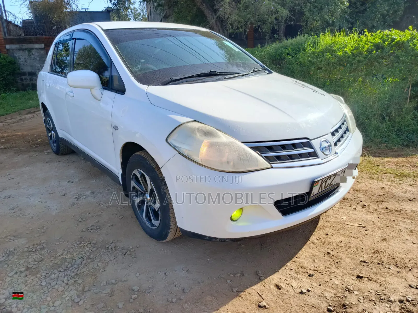 Nissan Tiida 2011 White