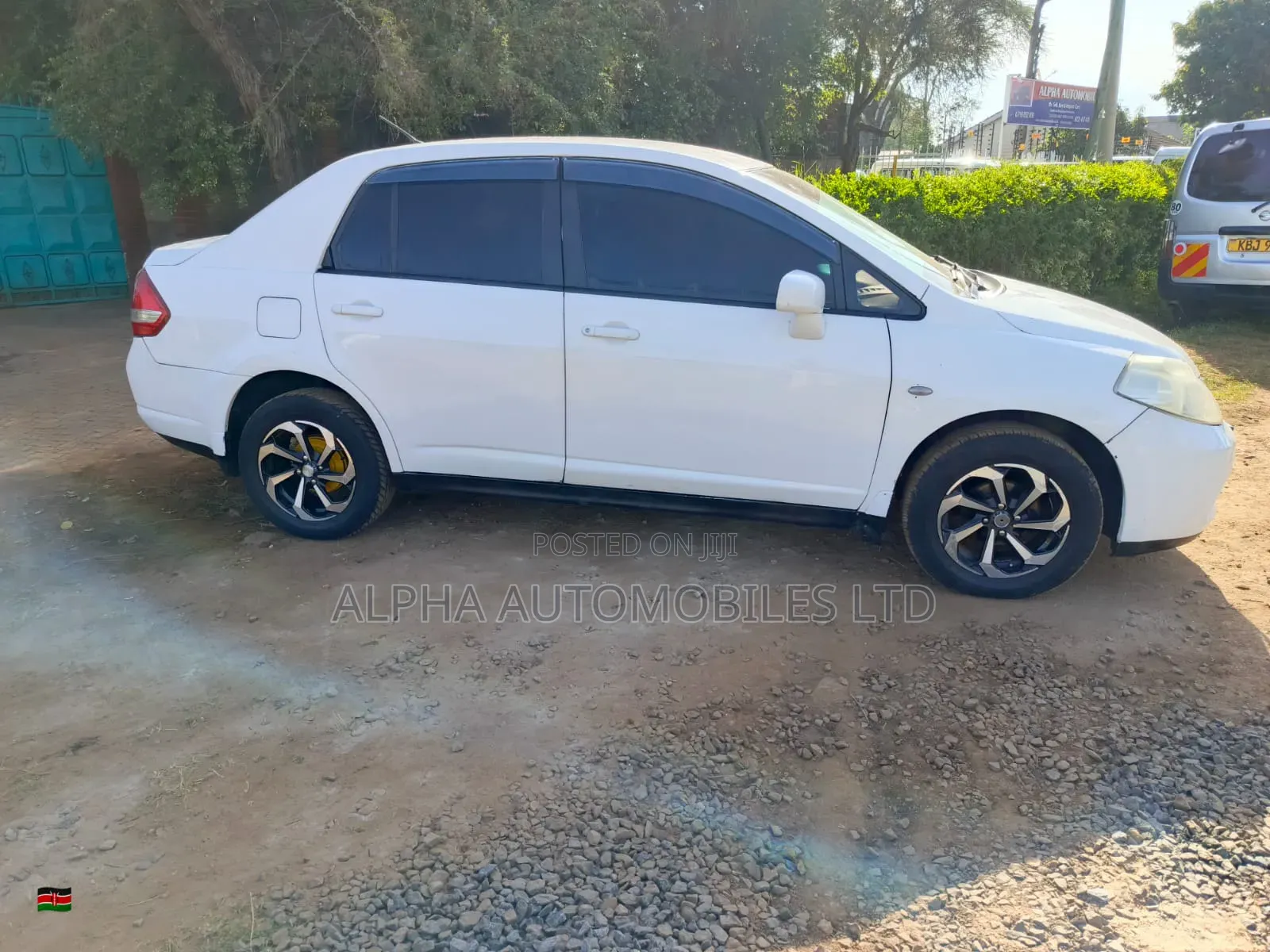 Nissan Tiida 2011 White