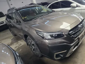 Subaru Outback 2023 Gold