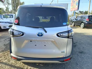 Toyota Sienta 2022 Gray