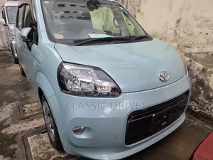 Toyota Porte 2018 Blue