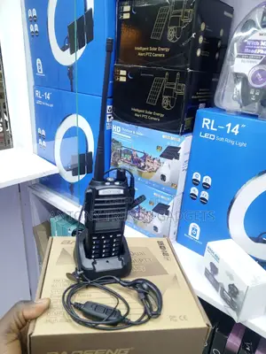 Baofeng Uv-82 Walkie Talkie With Earpiece and Battery