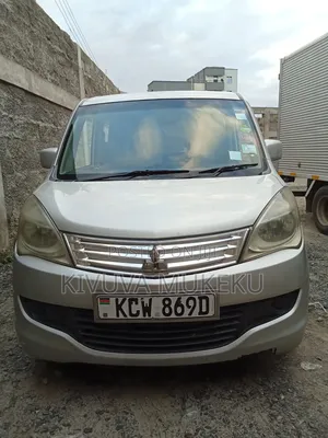 Mitsubishi SpaceWagon 2012 Silver