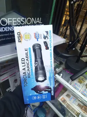 Torcia P50 Zoomable Led Torch With Usb Charging