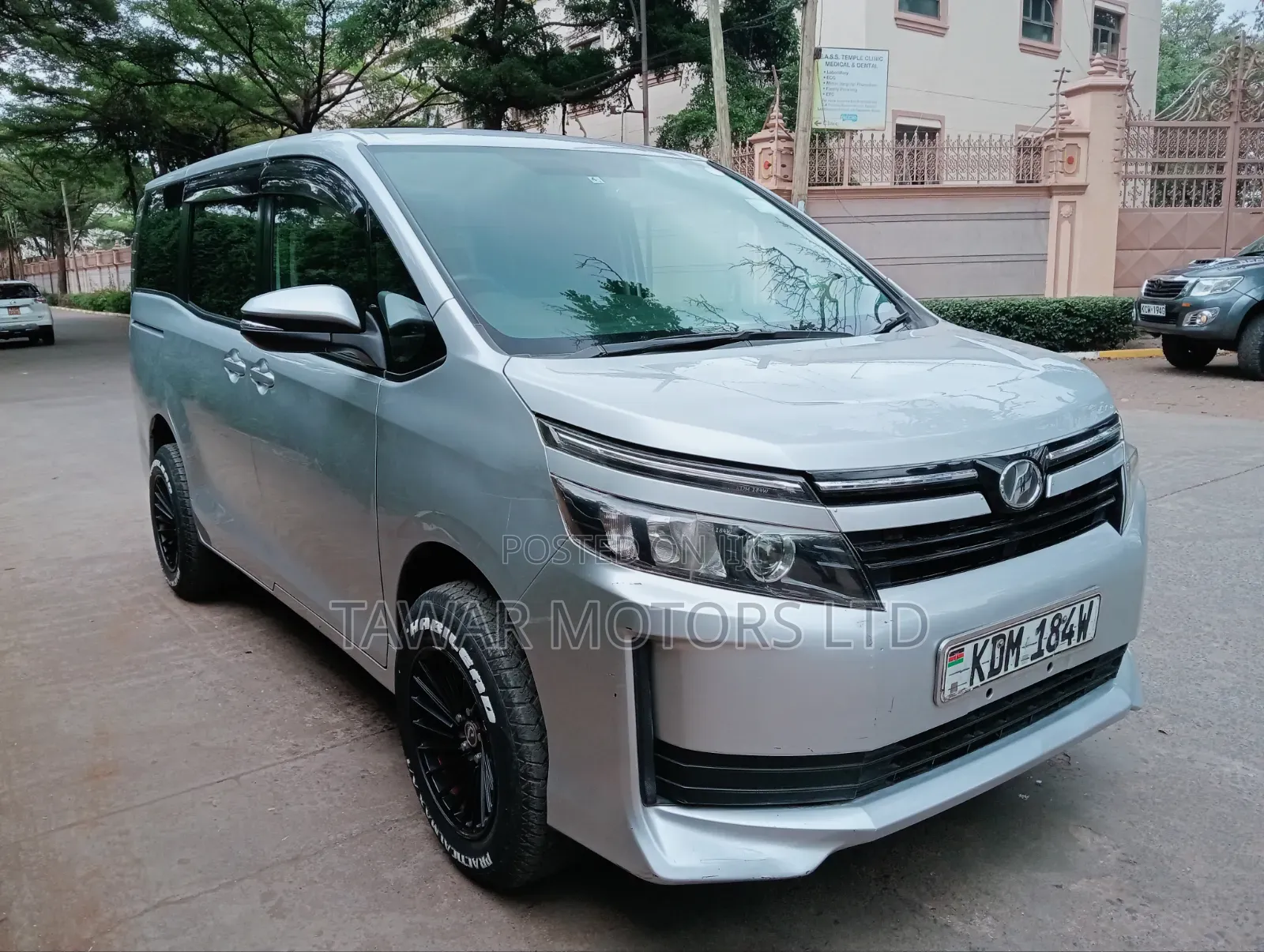 Toyota Voxy 2016 Silver