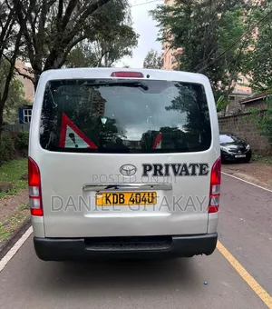Toyota HiAce 2014 Silver