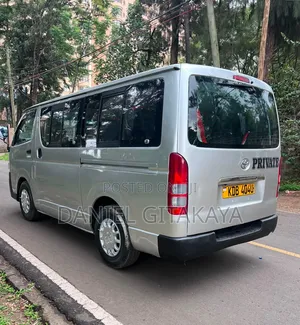 Toyota HiAce 2014 Silver