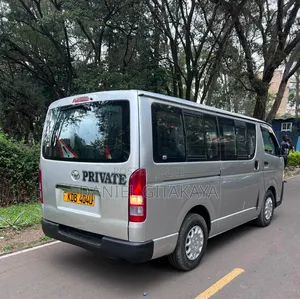Toyota HiAce 2014 Silver