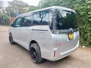 Toyota Noah 2016 Silver
