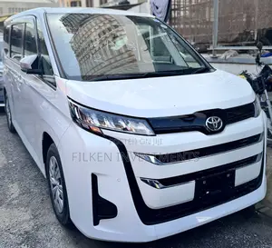 Toyota Noah 2022 White