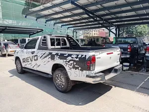 Toyota Hilux 2019 White