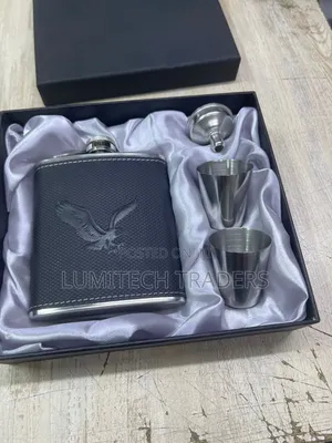 Hip Whisky Bottle Flask 200mls 2 Tot Cups