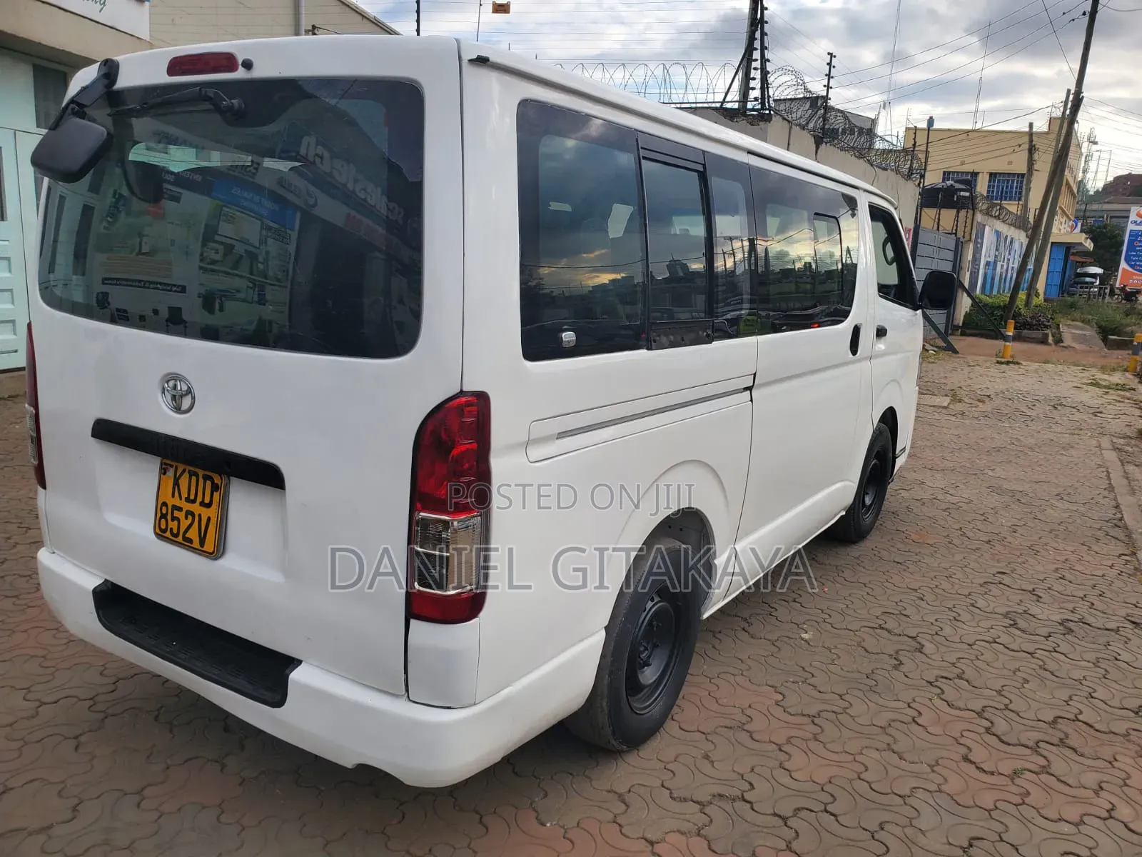 Toyota HiAce 2014 White