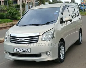 Toyota Noah 2011 Gold 