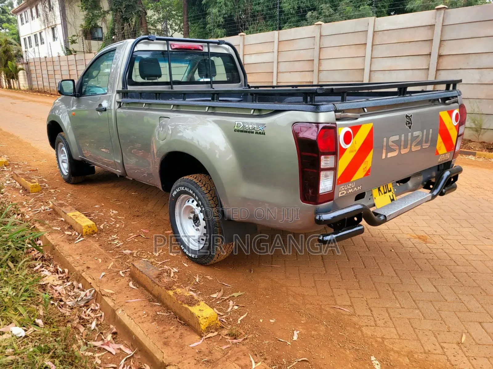 Isuzu D-MAX 2023 Gray
