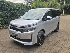 Toyota Voxy 2016 Silver