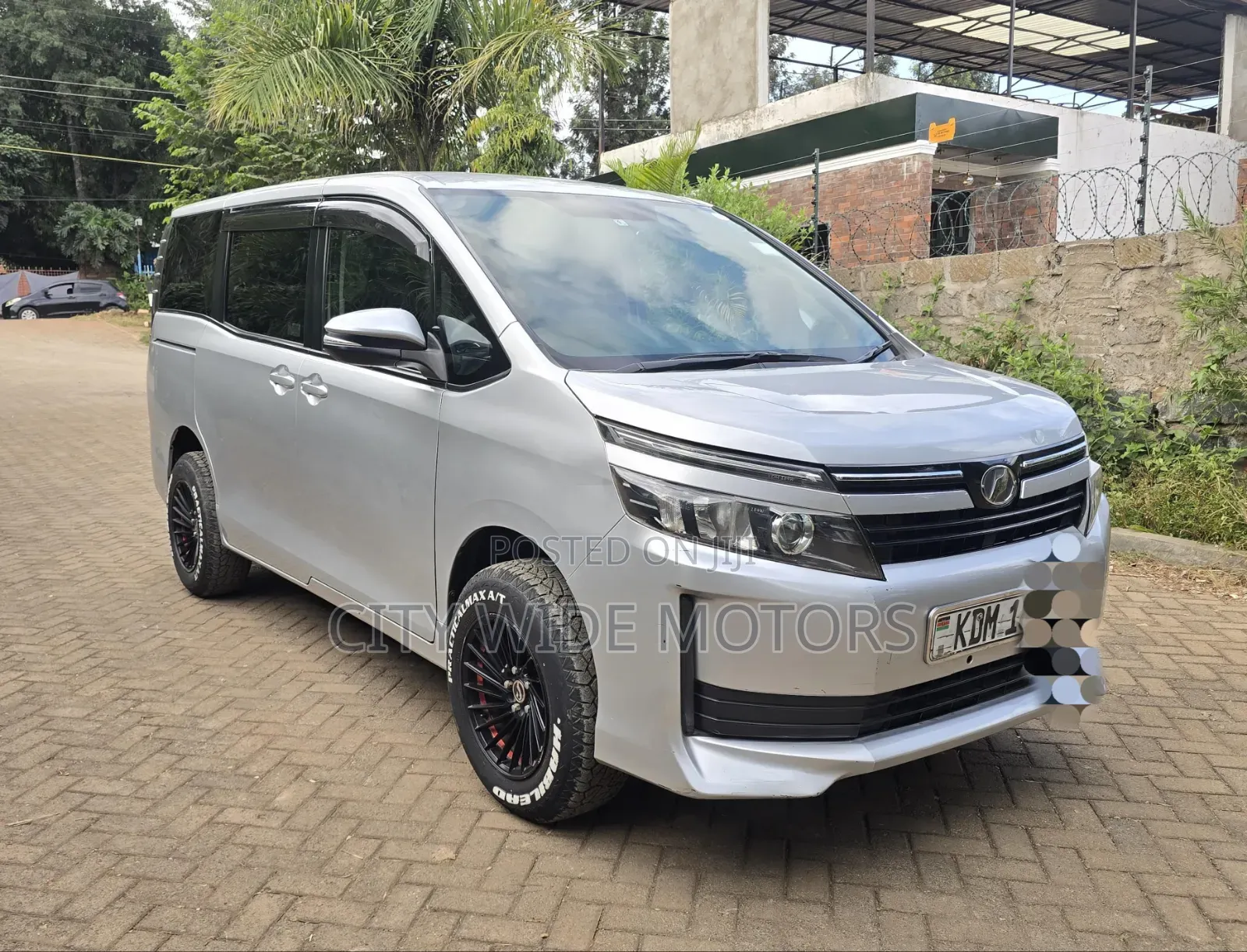 Toyota Voxy 2016 Silver
