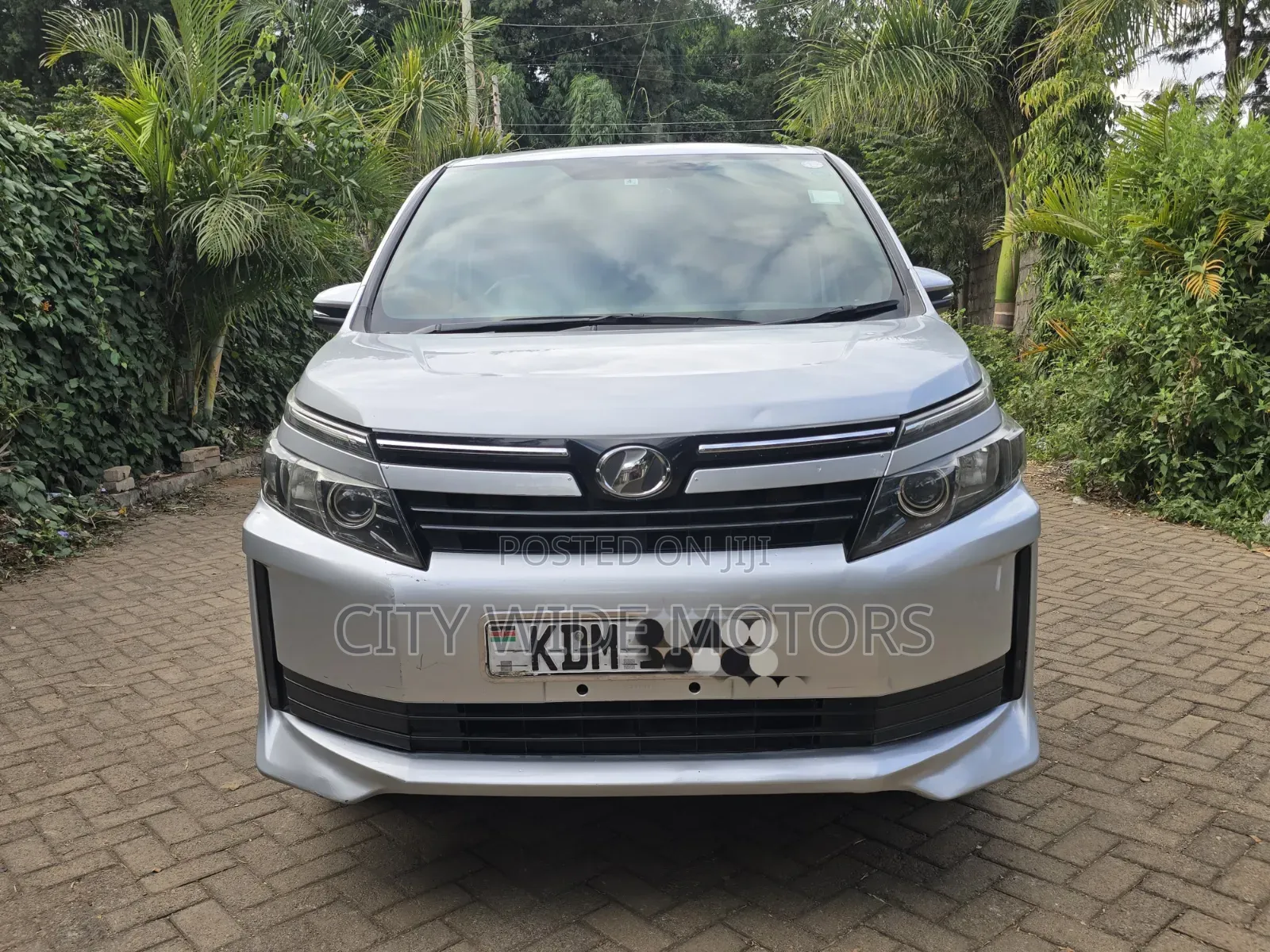 Toyota Voxy 2016 Silver
