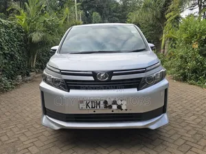 Toyota Voxy 2016 Silver