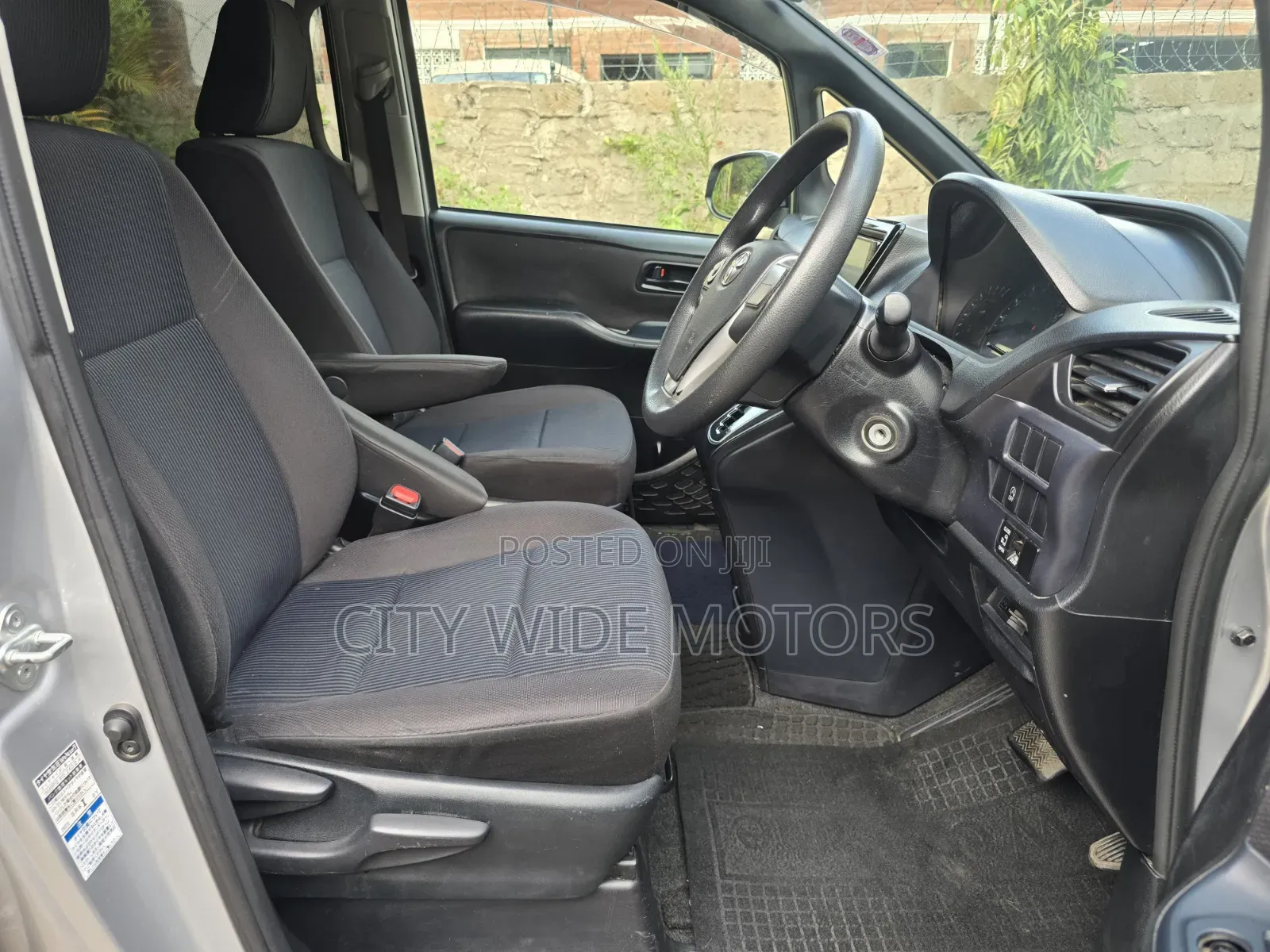 Toyota Voxy 2016 Silver