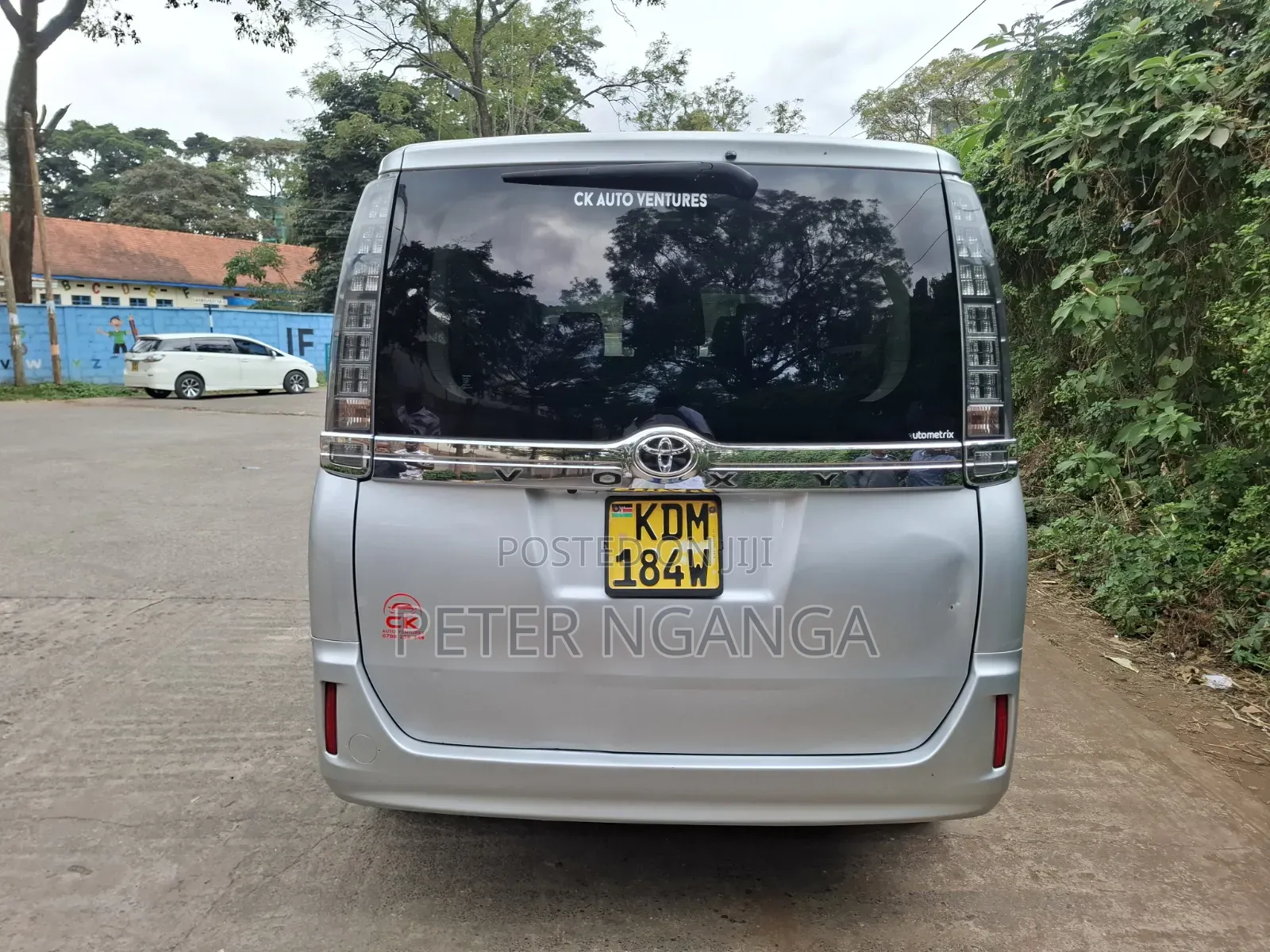 Toyota Noah 2016 Silver