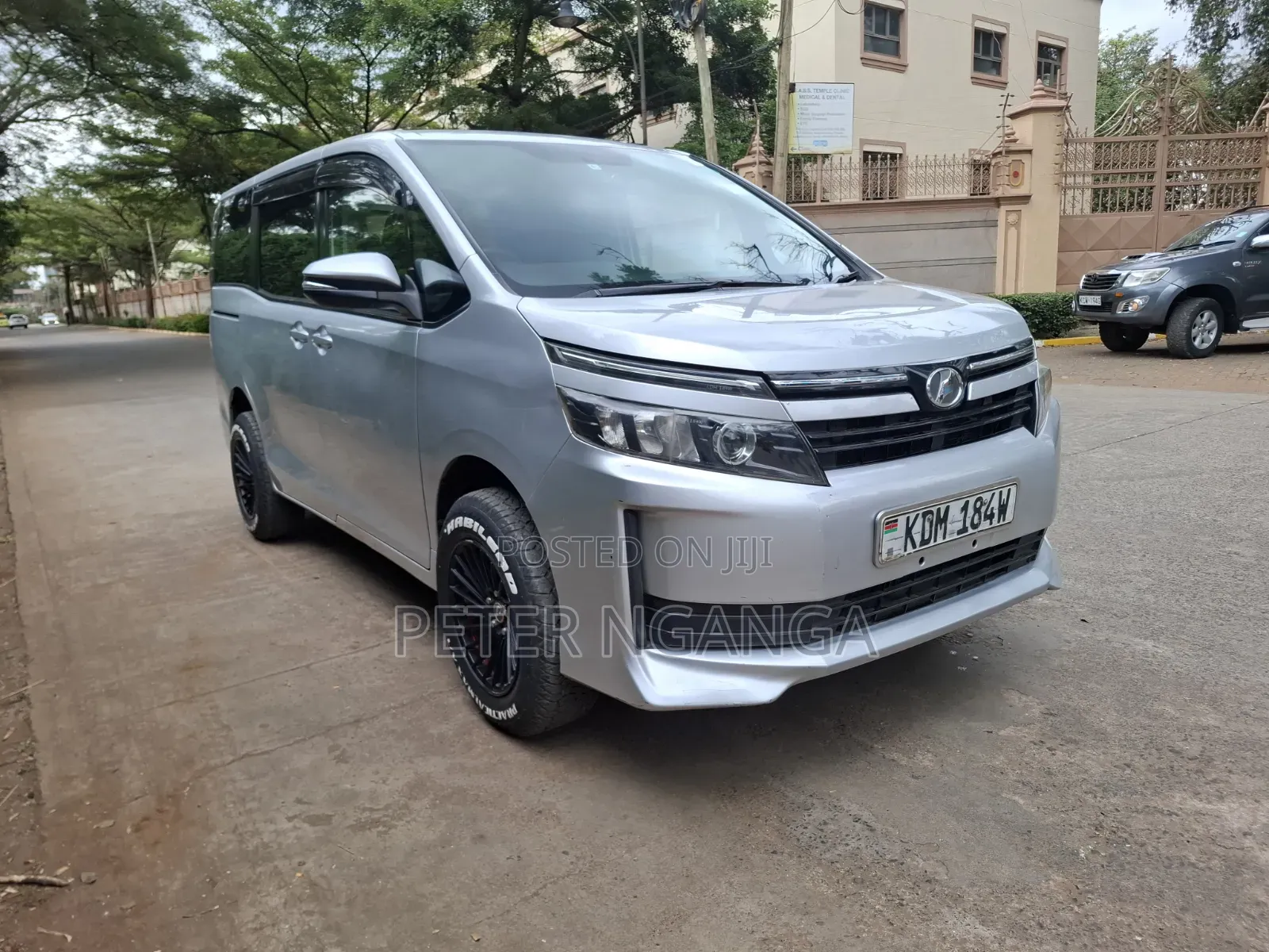 Toyota Noah 2016 Silver