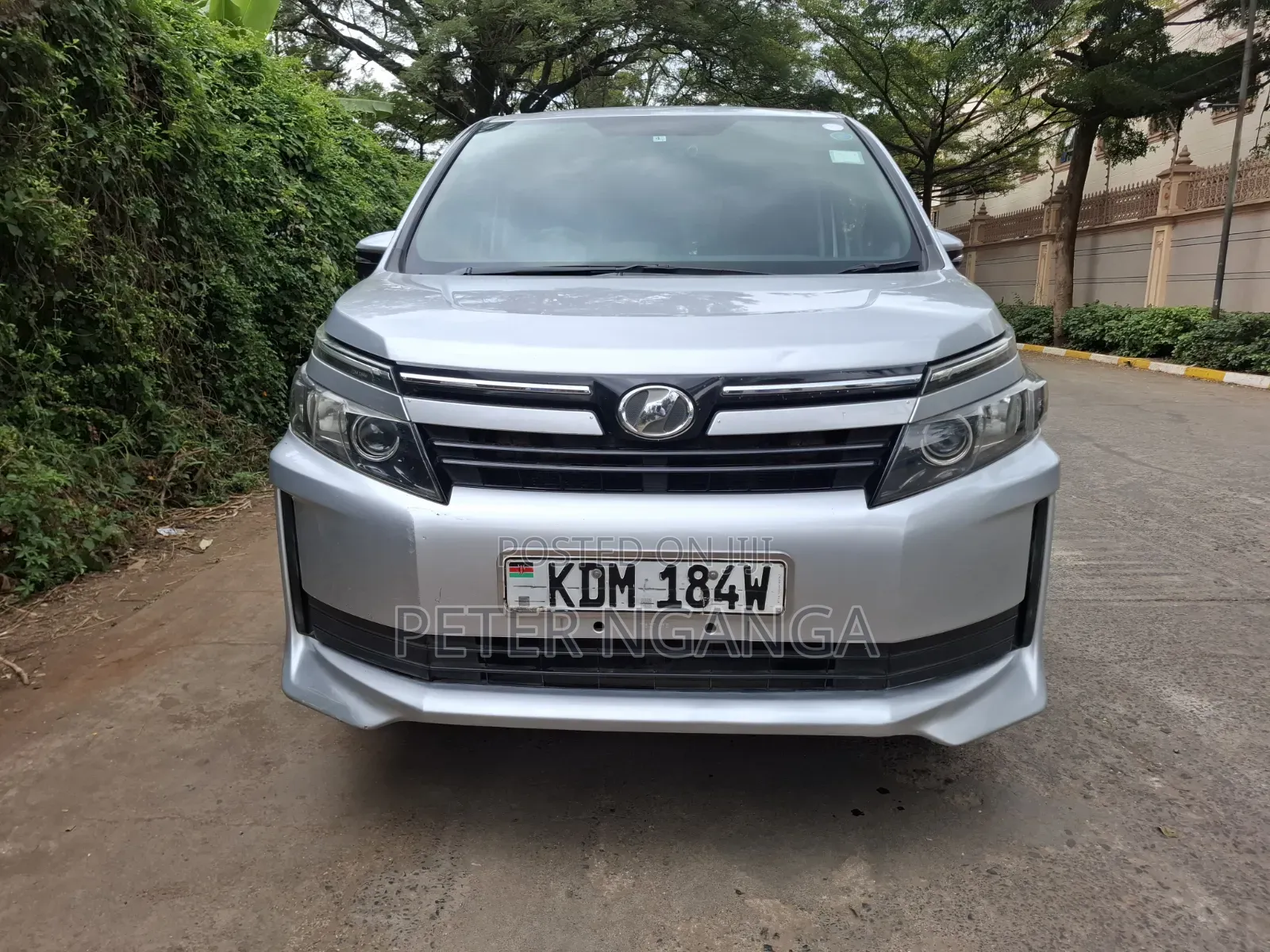 Toyota Noah 2016 Silver