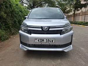 Toyota Noah 2016 Silver