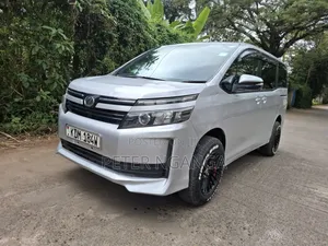Toyota Noah 2016 Silver