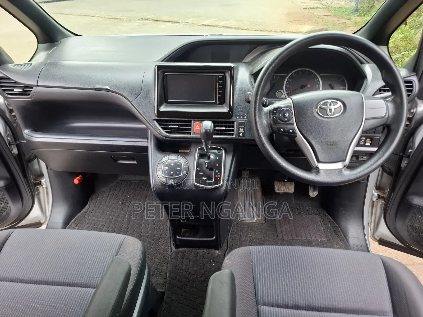 Toyota Noah 2016 Silver