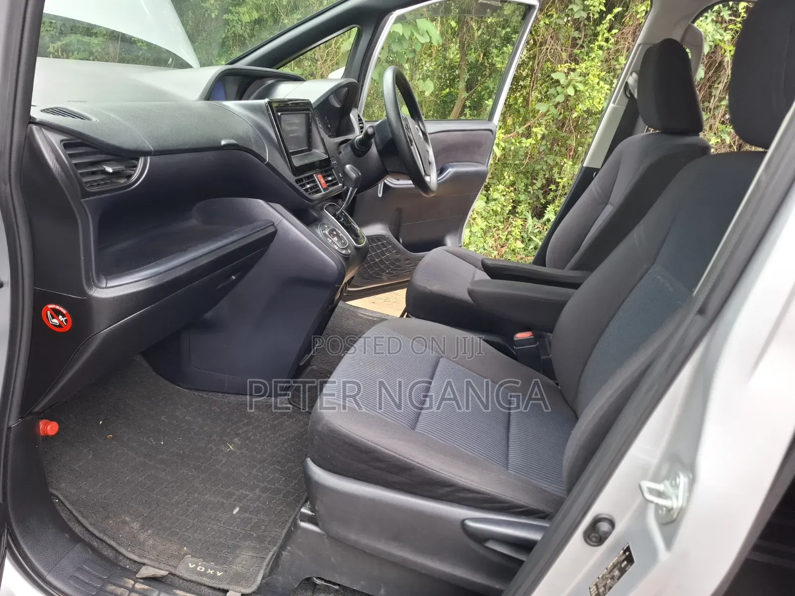 Toyota Noah 2016 Silver