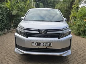 Toyota Voxy 2016 Silver