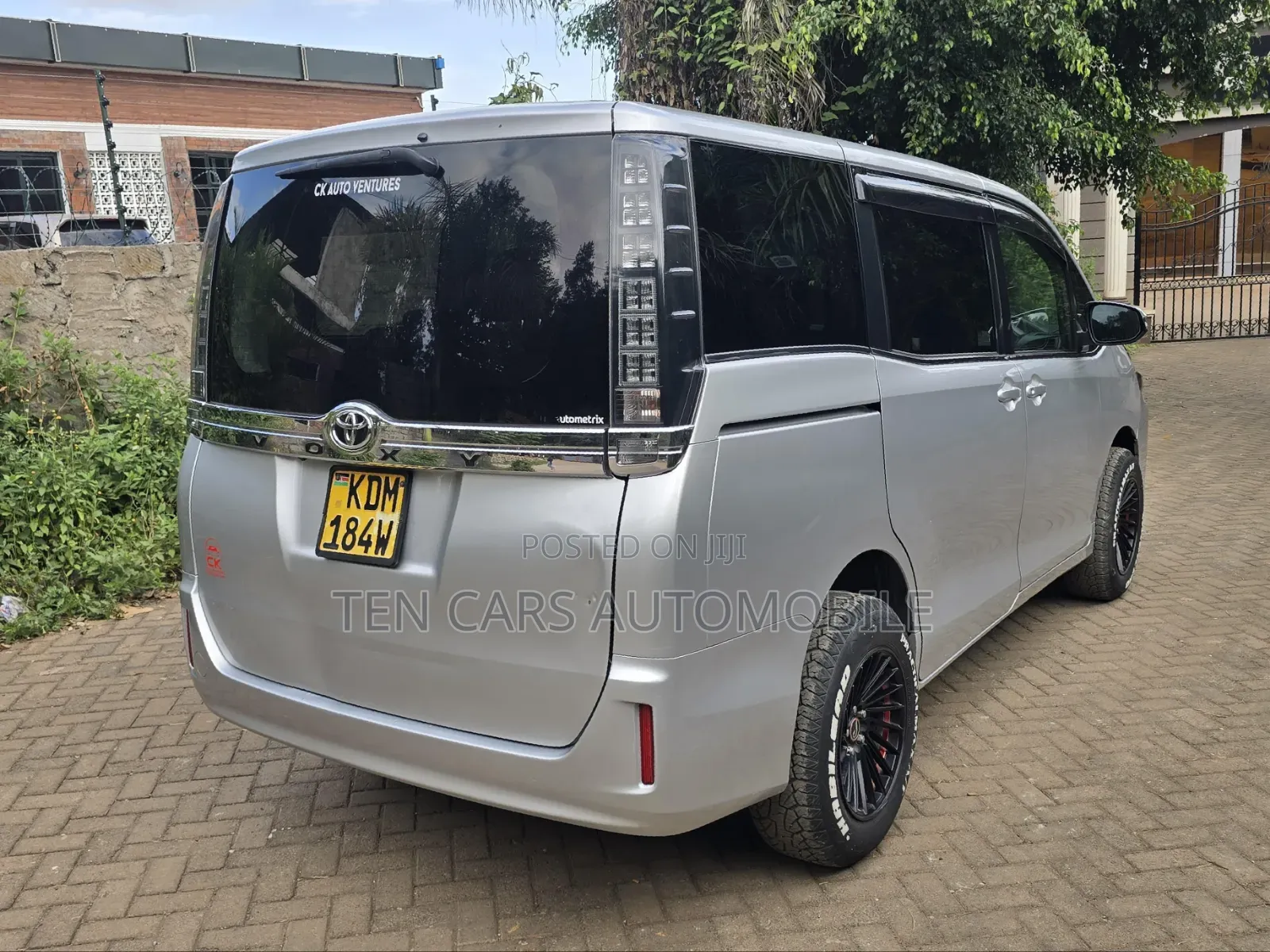 Toyota Voxy 2016 Silver