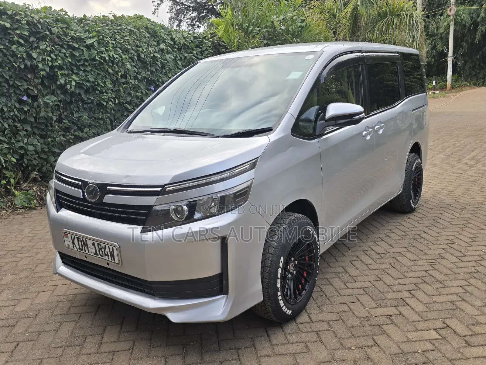 Toyota Voxy 2016 Silver