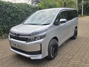 Toyota Voxy 2016 Silver