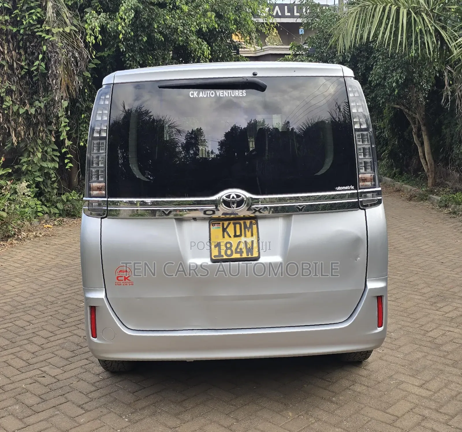 Toyota Voxy 2016 Silver