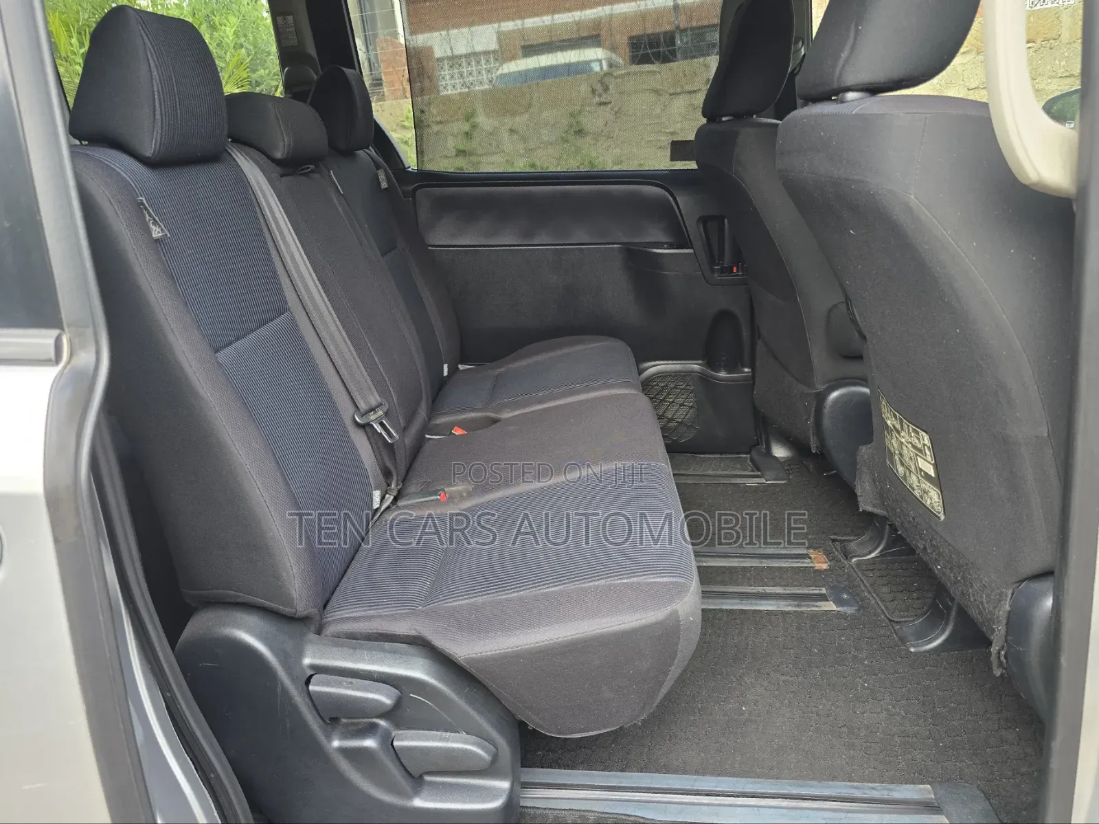 Toyota Voxy 2016 Silver