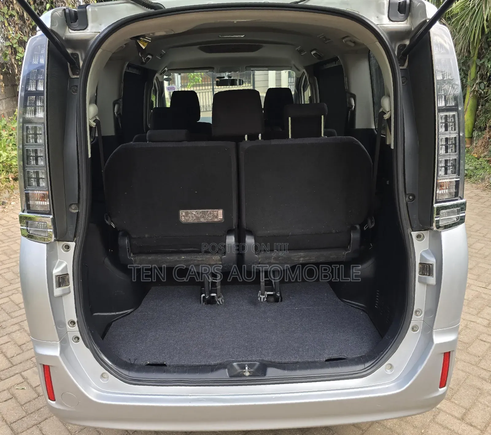 Toyota Voxy 2016 Silver