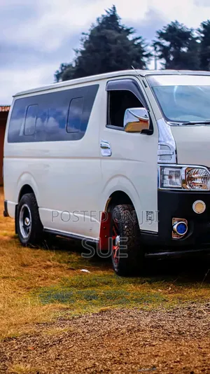 Toyota HiAce 2014 White