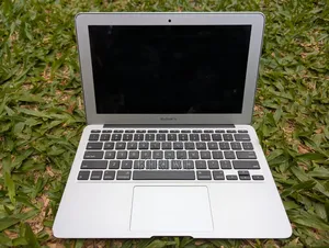 Laptop Apple MacBook Air 2015 8GB Intel Core i5 SSD 128GB