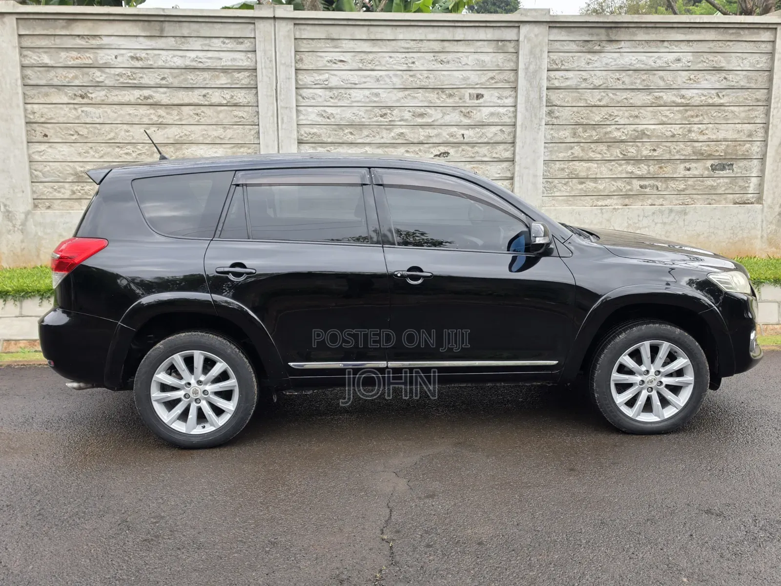 Toyota Vanguard 2011 Black