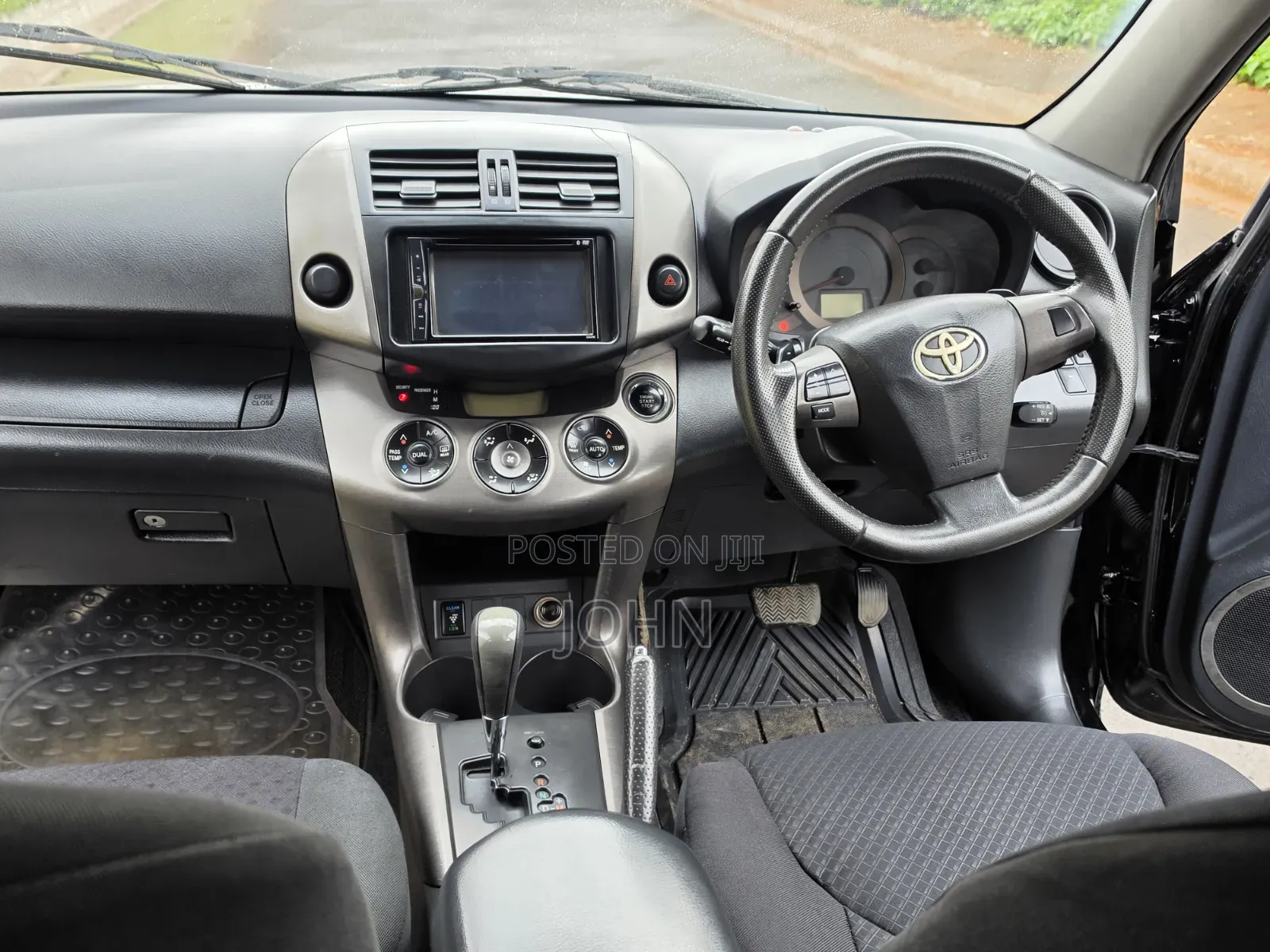 Toyota Vanguard 2011 Black