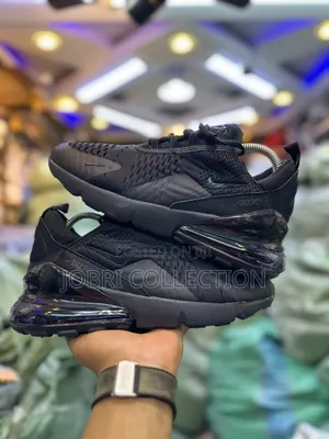 Nike Airmax 270“ Triple Black “
Sneakers
