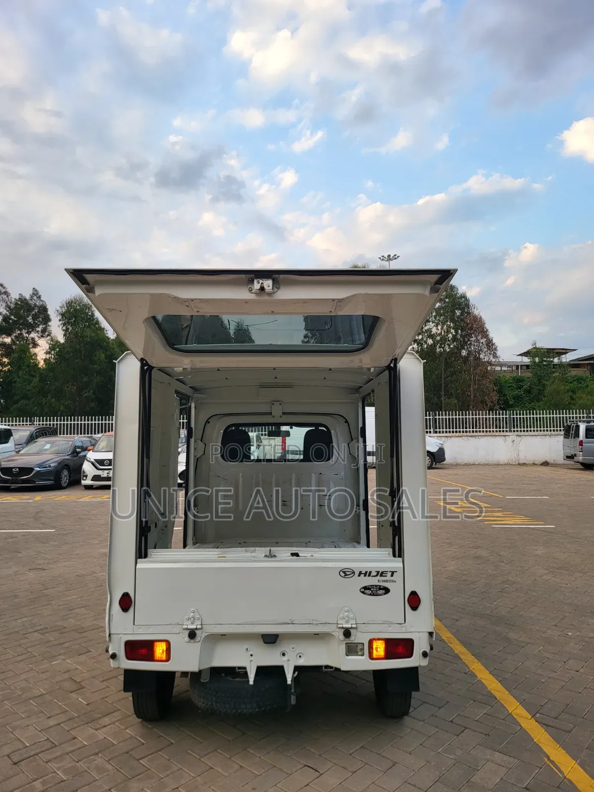 Daihatsu HIJET 2019 White