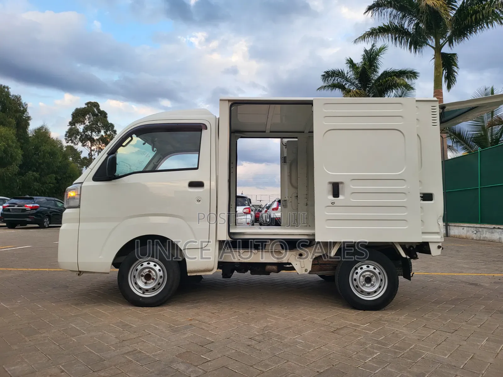 Daihatsu HIJET 2019 White